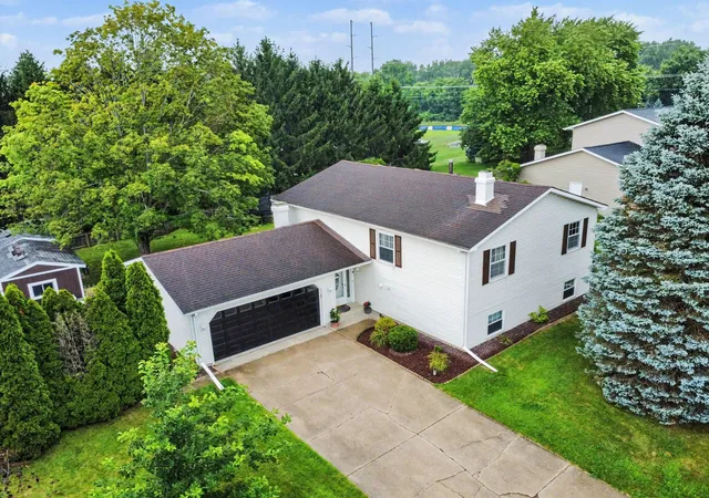 2nd image of 3707 Oak Grove Dr, Valparaiso, IN 46383 | MLS# 842669