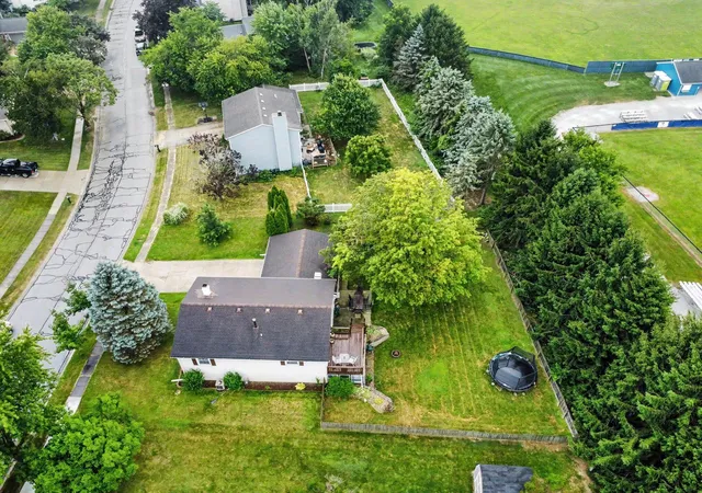 Photo 3 of Single family home for sale at 3707 Oak Grv Dr, Valparaiso, IN 46383 | MLS# 842669 | Listing updated on 2026-09-18