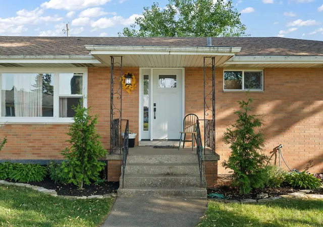 2nd image of 700 W 55th Ave, Merrillville, IN 46410 | MLS# 842972