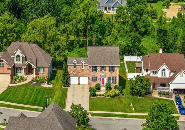2nd image of 10 Kincraig Dr, Valparaiso, IN 46385 | MLS# 843208