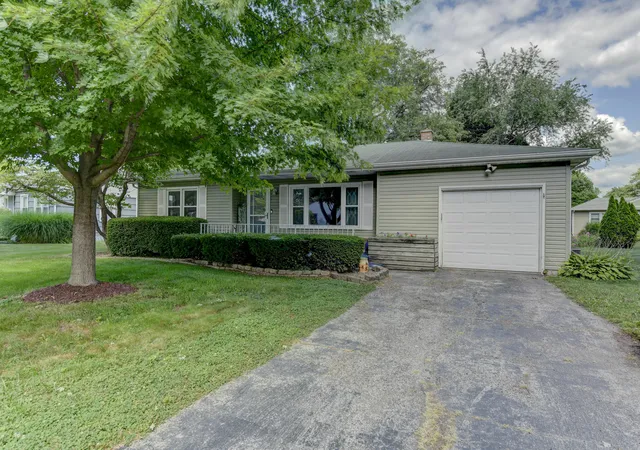 1st image of 515 S Park Dr, Chesterton, IN 46304 | MLS# 842889