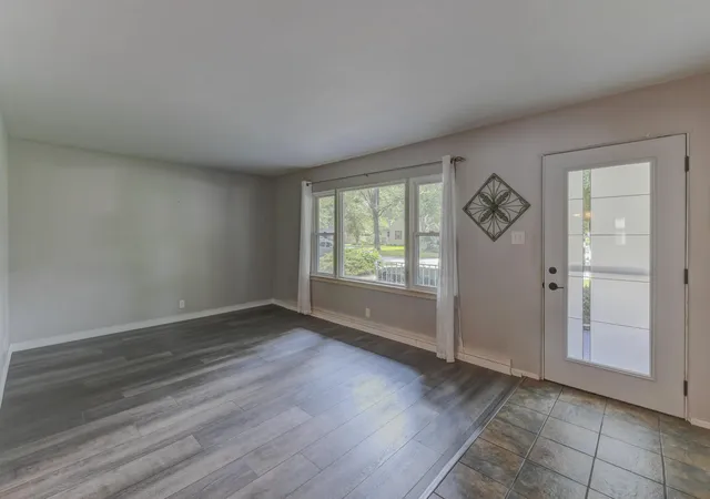 3rd image of 515 S Park Dr, Chesterton, IN 46304 | MLS# 842889