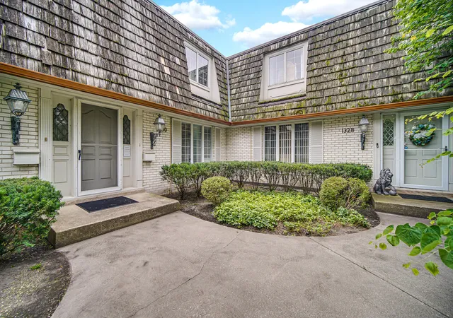 2nd image of 1330 Camellia Dr, Munster, IN 46321 | MLS# 842643