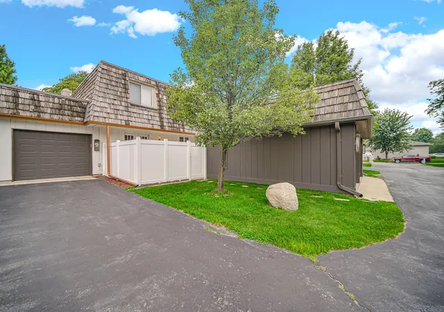 3rd image of 1330 Camellia Dr, Munster, IN 46321 | MLS# 842643