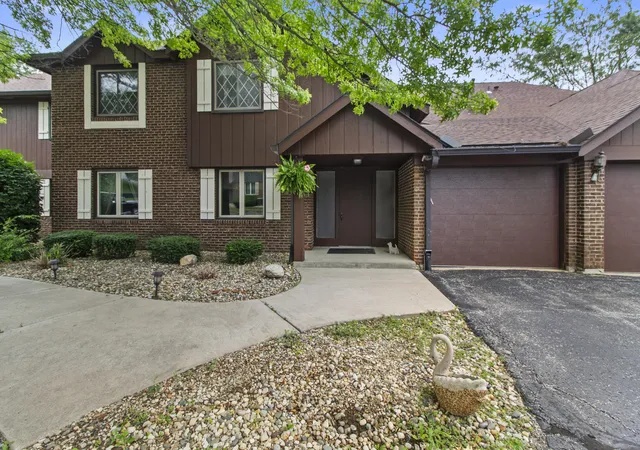 1st image of 2513 E Lakeshore Dr, Crown Point, IN 46307 | MLS# 842779