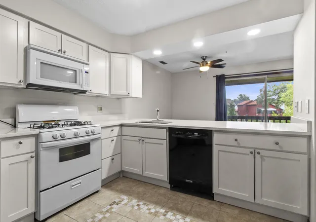 2nd image of 2513 E Lakeshore Dr, Crown Point, IN 46307 | MLS# 842779