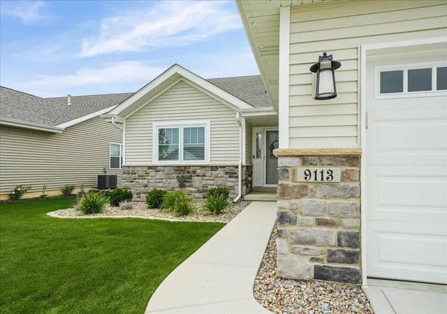 Photo 3 of Single family home for sale at 9113 Grindel Pl, Cedar Lake, IN 46303 | MLS# 843020 | Listing updated on 2026-10-01