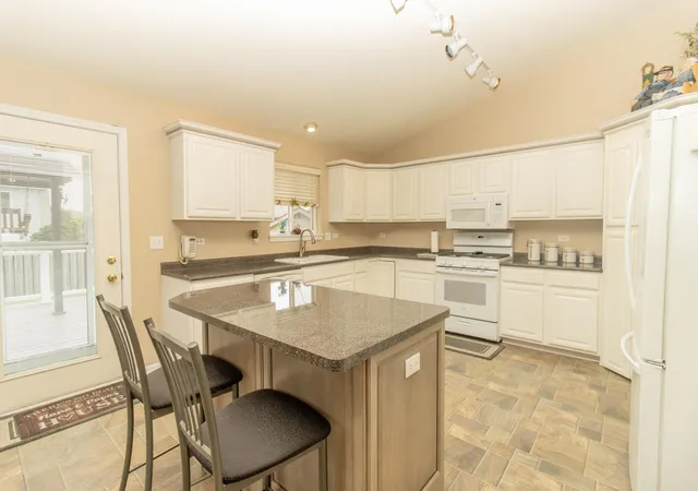 Photo 4 of Sale Pending at 717 Sunflower Ln, Dyer, IN 46311 | MLS# 842645 | Listing updated on 2026-09-05
