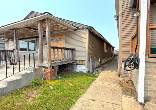 2nd image of 537 Gostlin St, Hammond, IN 46327 | MLS# 842657