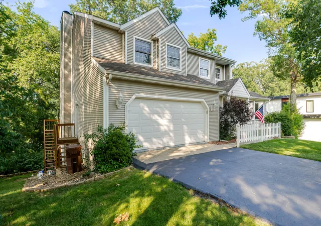 3rd image of 475 Ashford Ln, Valparaiso, IN 46385 | MLS# 842698