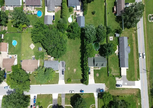 2nd image of 703 Heritage Rd, Valparaiso, IN 46385 | MLS# 842743