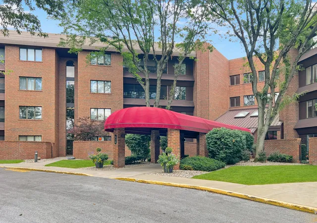 2nd image of 910 Ridge Rd #208, Munster, IN 46321 | MLS# 842742