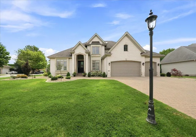 2nd image of 1834 Somerset Dr, Munster, IN 46321 | MLS# 842840