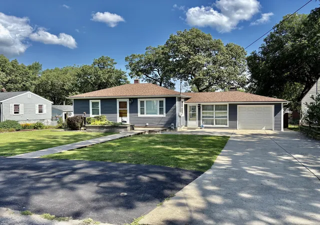 3rd image of 1023 Riverlane Dr, Lake Station, IN 46405 | MLS# 842842
