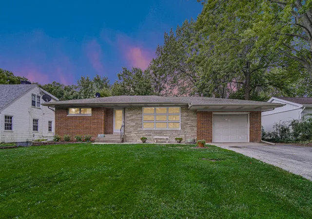 1st image of 925 S Indiana Ave, Crown Point, IN 46307 | MLS# 842792