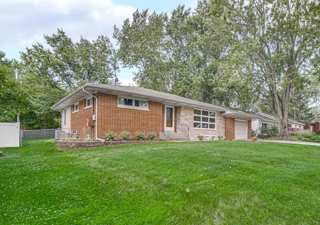 22nd image of 925 S Indiana Ave, Crown Point, IN 46307 | MLS# 842792