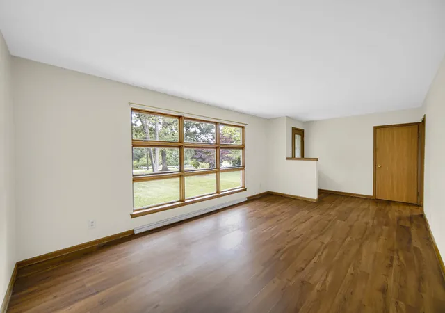 2nd image of 925 S Indiana Ave, Crown Point, IN 46307 | MLS# 842792