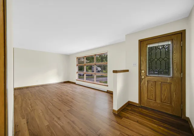 3rd image of 925 S Indiana Ave, Crown Point, IN 46307 | MLS# 842792