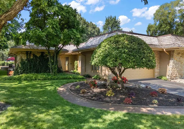 1st image of 236 Inverness Ln, Schererville, IN 46375 | MLS# 842750
