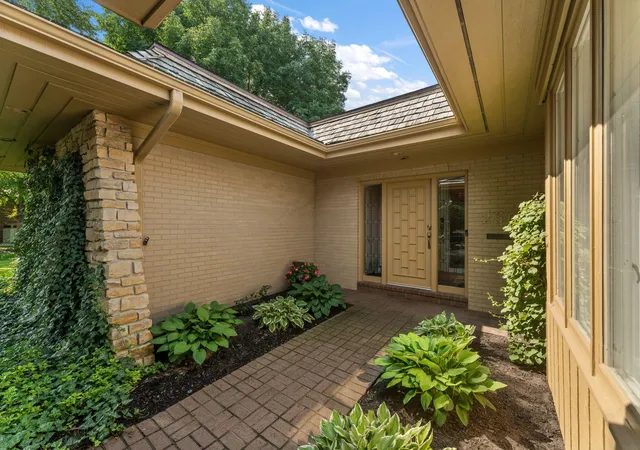 Photo 3 of Townhouse for sale at 236 Inverness Ln, Schererville, IN 46375 | MLS# 842750 | Listing updated on 2026-09-19