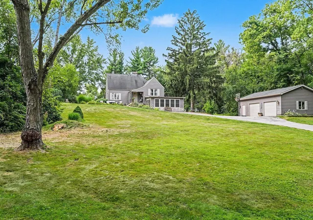 3rd image of 228 W Joliet Rd, Valparaiso, IN 46385 | MLS# 842903