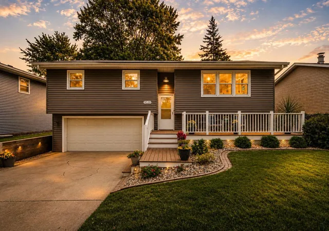 1st image of 9539 Hawthorne Dr, Munster, IN 46321 | MLS# 842773