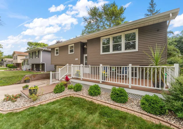 4th image of 9539 Hawthorne Dr, Munster, IN 46321 | MLS# 842773