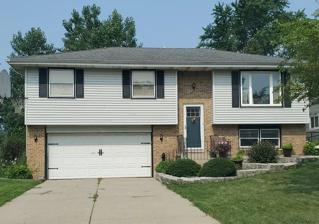 1st image of 3810 Kingsway Dr, Crown Point, IN 46307 | MLS# 842801