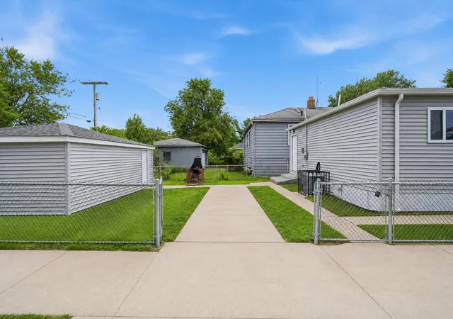 3rd image of 2401 Buchanan St, Gary, IN 46407 | MLS# 842977