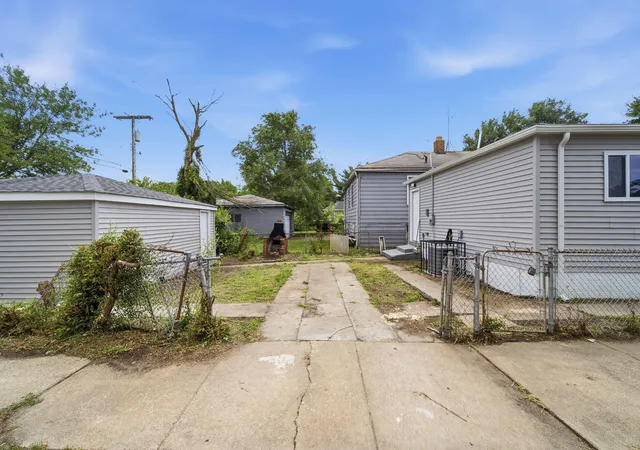 4th image of 2401 Buchanan St, Gary, IN 46407 | MLS# 842977