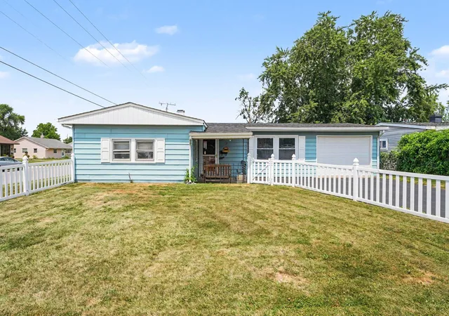 Single family home for sale at 501 Belden Dr, Dyer, IN 46311 | MLS# 842890