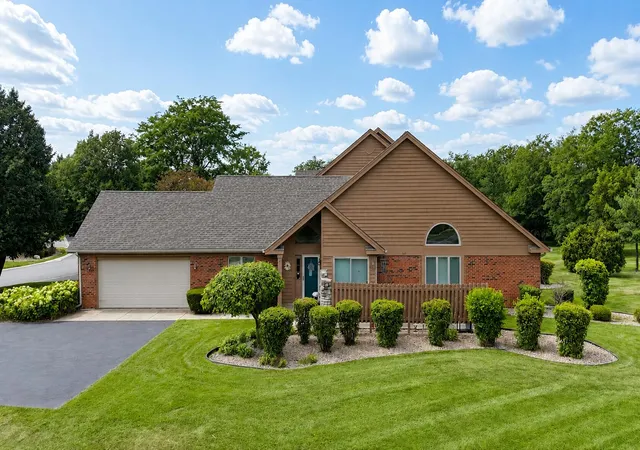 1st image of 949 Cornwallis Ln, Munster, IN 46321 | MLS# 842944