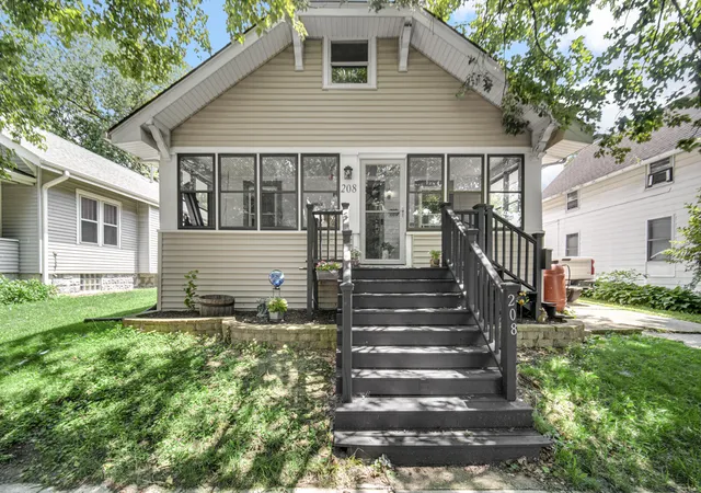 2nd image of 208 Weston St, Valparaiso, IN 46385 | MLS# 842841