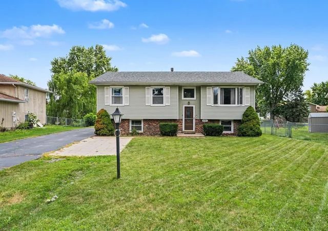 2nd image of 4081 Westover Dr, Crown Point, IN 46307 | MLS# 842835