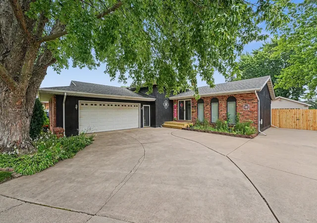 1st image of 9425 Larch Dr, Munster, IN 46321 | MLS# 842851
