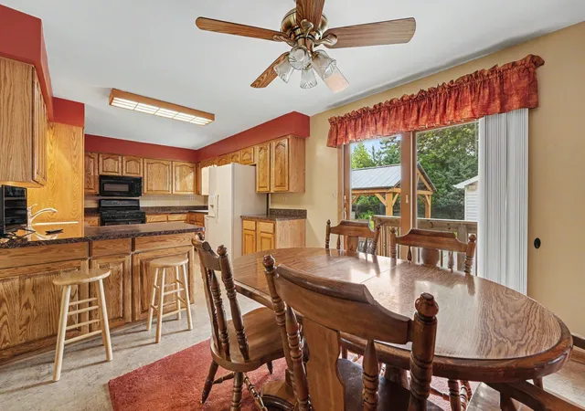 Photo 3 of Single family home for sale at 9425 Larch Dr, Munster, IN 46321 | MLS# 842851 | Listing updated on 2026-09-25