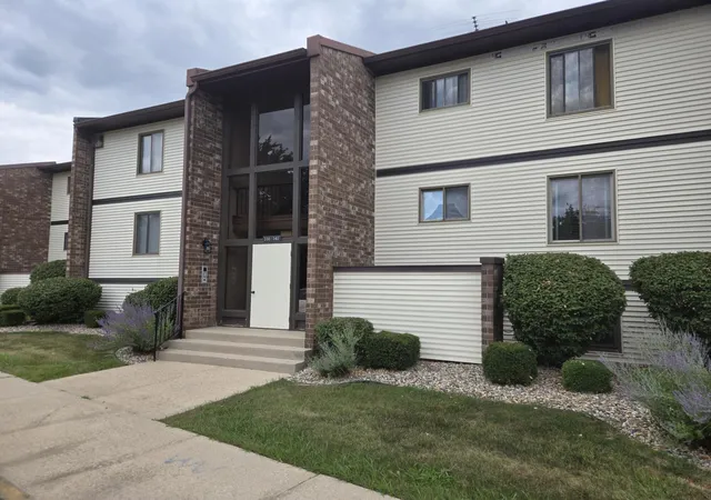 1st image of 332 Summit Park Ct S, Crown Point, IN 46307 | MLS# 842860