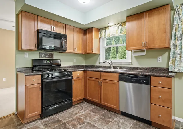2nd image of 7605 W 86th Ave, Crown Point, IN 46307 | MLS# 842875
