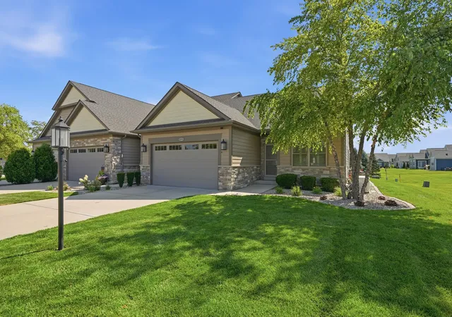 2nd image of 10791 Scarlett Oak Dr, St. John, IN 46373 | MLS# 842917