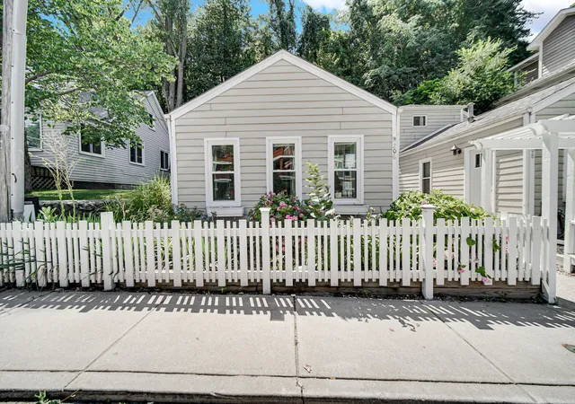 3rd image of 206 Lake Ave, Michigan City, IN 46360 | MLS# 842898