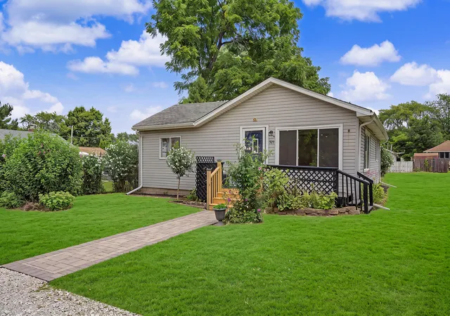 2nd image of 921 Fleming St, Hobart, IN 46342 | MLS# 842918