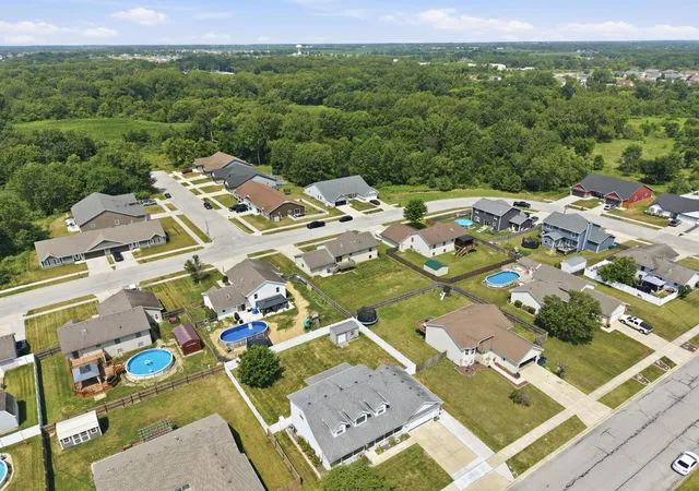 32nd image of 17541 Susan Ln, Lowell, IN 46356 | MLS# 842910