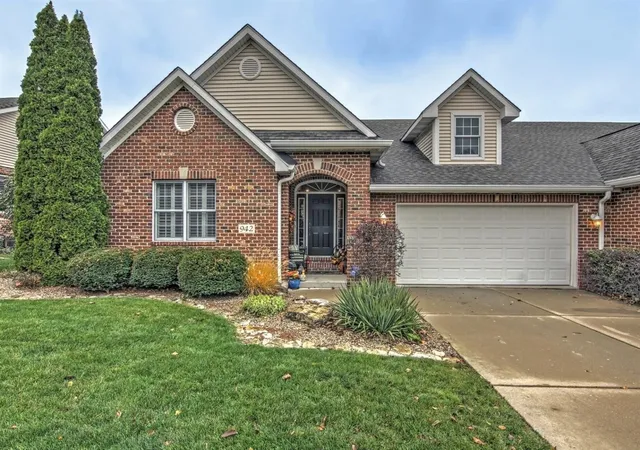 1st image of 942 Ryan Ct, Crown Point, IN 46307 | MLS# 842946