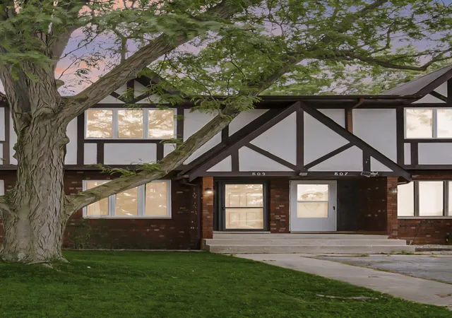 Photo 2 of Sale Pending at 805 Wellington Dr, Dyer, IN 46311 | MLS# 843108 | Listing updated on 2026-08-02