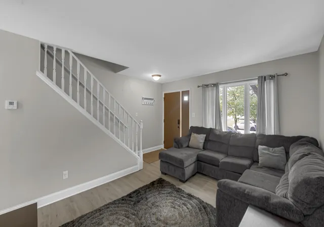 Photo 3 of Sale Pending at 805 Wellington Dr, Dyer, IN 46311 | MLS# 843108 | Listing updated on 2026-08-02