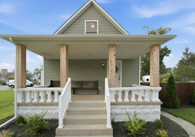Photo 2 of Sale Pending at 138 Jefferson Ave, Chesterton, IN 46304 | MLS# 844435 | Listing updated on 2026-09-02