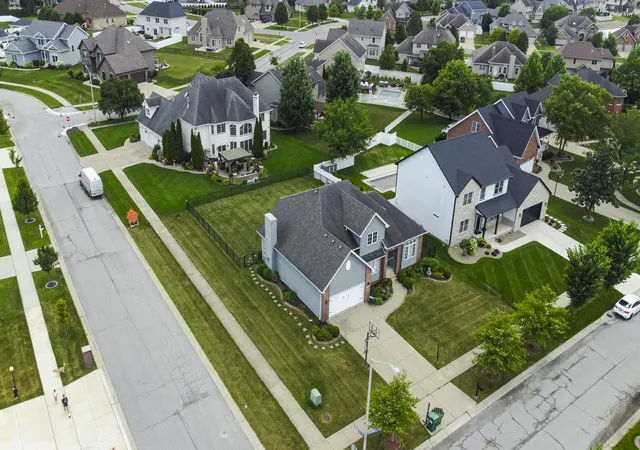 2nd image of 310 Cornwall Cir, Munster, IN 46321 | MLS# 842945