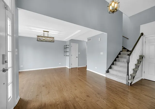 5th image of 310 Cornwall Cir, Munster, IN 46321 | MLS# 842945