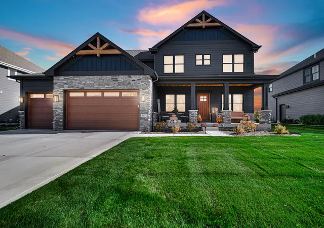 Photo 2 of Single family home for sale at 9551 Fescue Dr, Saint John, IN 46373 | MLS# 842949 | Listing updated on 2026-09-16