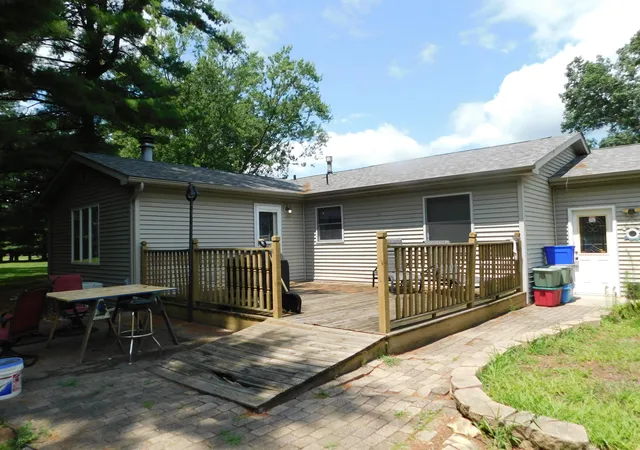 2nd image of 505 8th Ave Nw, De Motte, IN 46310 | MLS# 842950